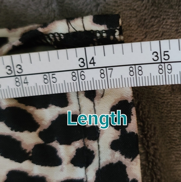 🦇2/$15- Leopard Crop Pants - Picture 9 of 13